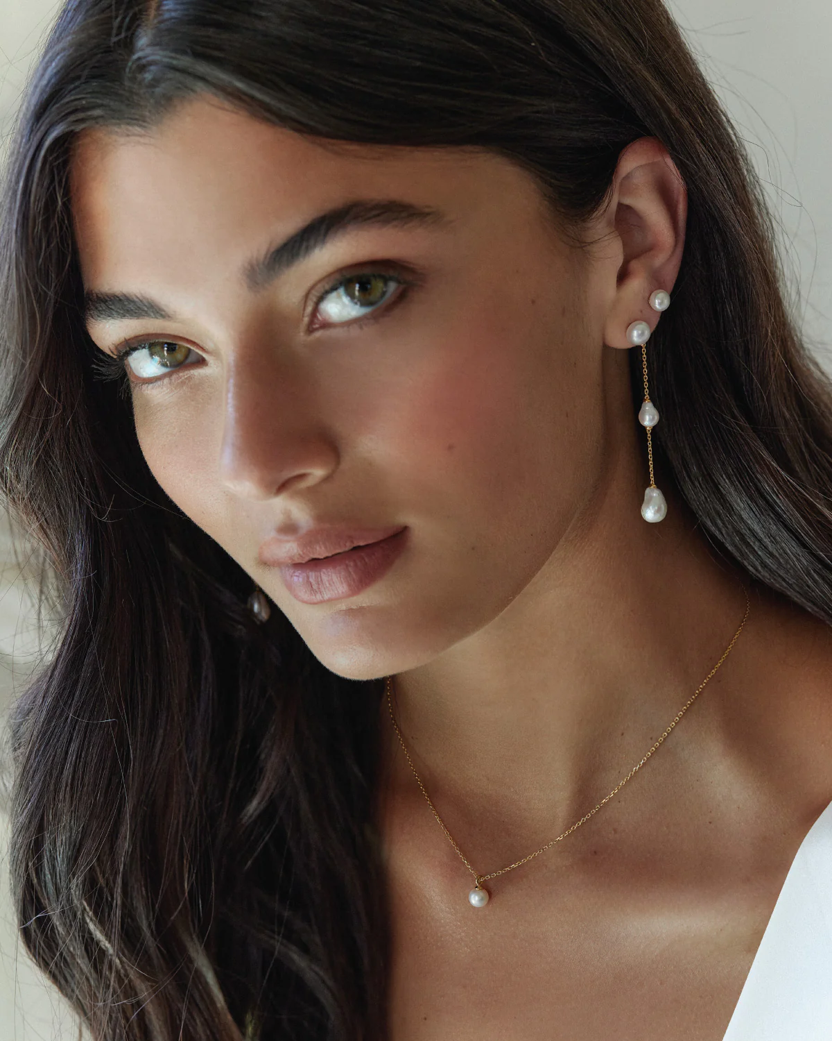 1127-18k-gold-vermeil-floating-on-air-pearl-necklace-4.webp 18k Gold Vermeil Floating On Air Pearl Necklace