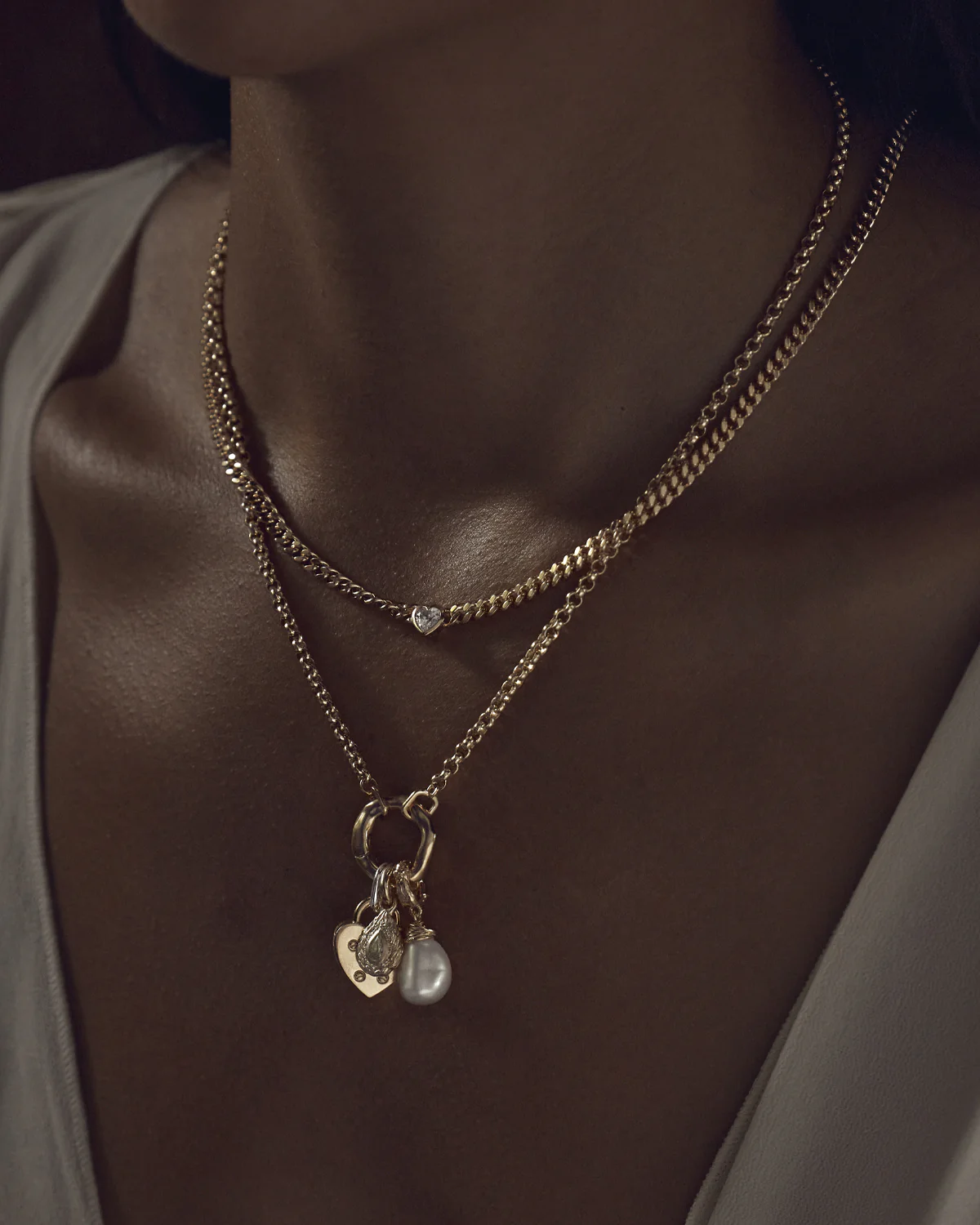 1424-18k-gold-vermeil-radiant-heart-curb-choker-4.webp 18k Gold Vermeil Radiant Heart Curb Choker