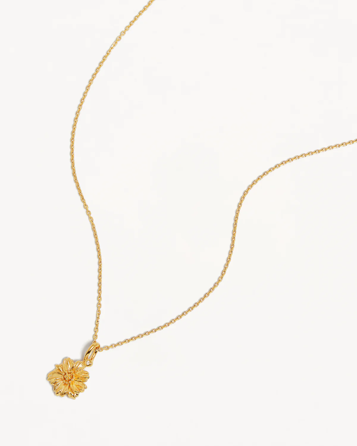 1555-18k-gold-vermeil-cosmos-october-birth-flower-necklace-4.webp 18k Gold Vermeil Cosmos October Birth Flower Necklace