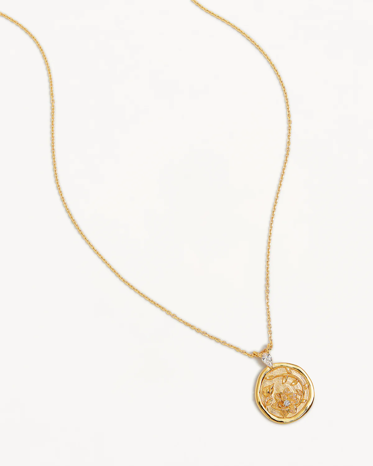 1579-18k-gold-vermeil-serene-lotus-necklace-4.webp 18k Gold Vermeil Serene Lotus Necklace