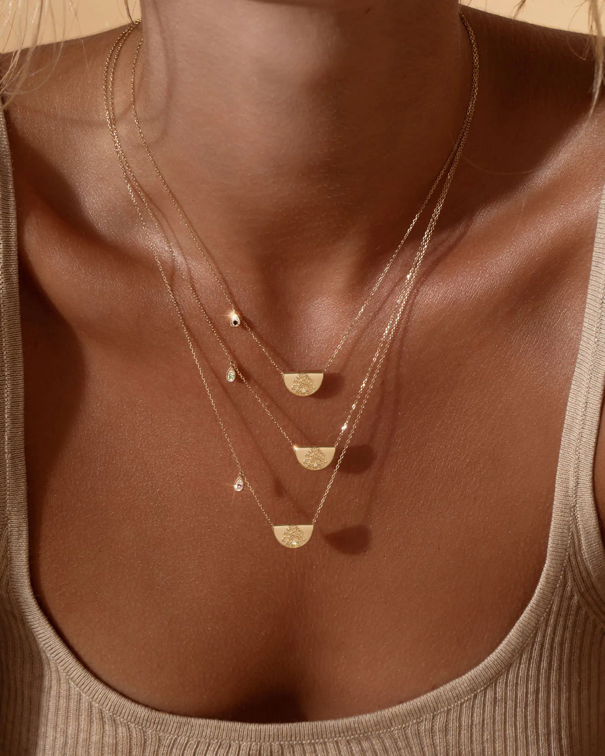 167-14k-solid-gold-lotus-birthstone-diamond-necklace-september-sapphire-5.webp 14k Solid Gold Lotus Birthstone Diamond Necklace - September - Sapphire