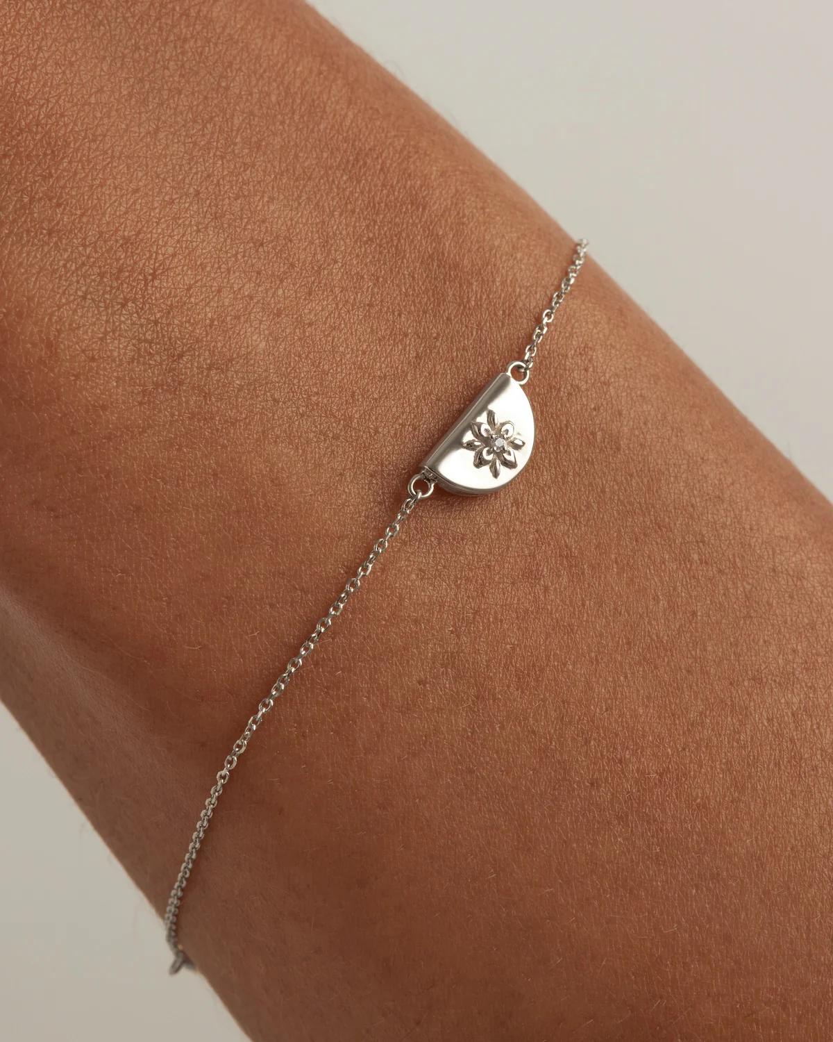 9k Solid White Gold Lotus Bracelet