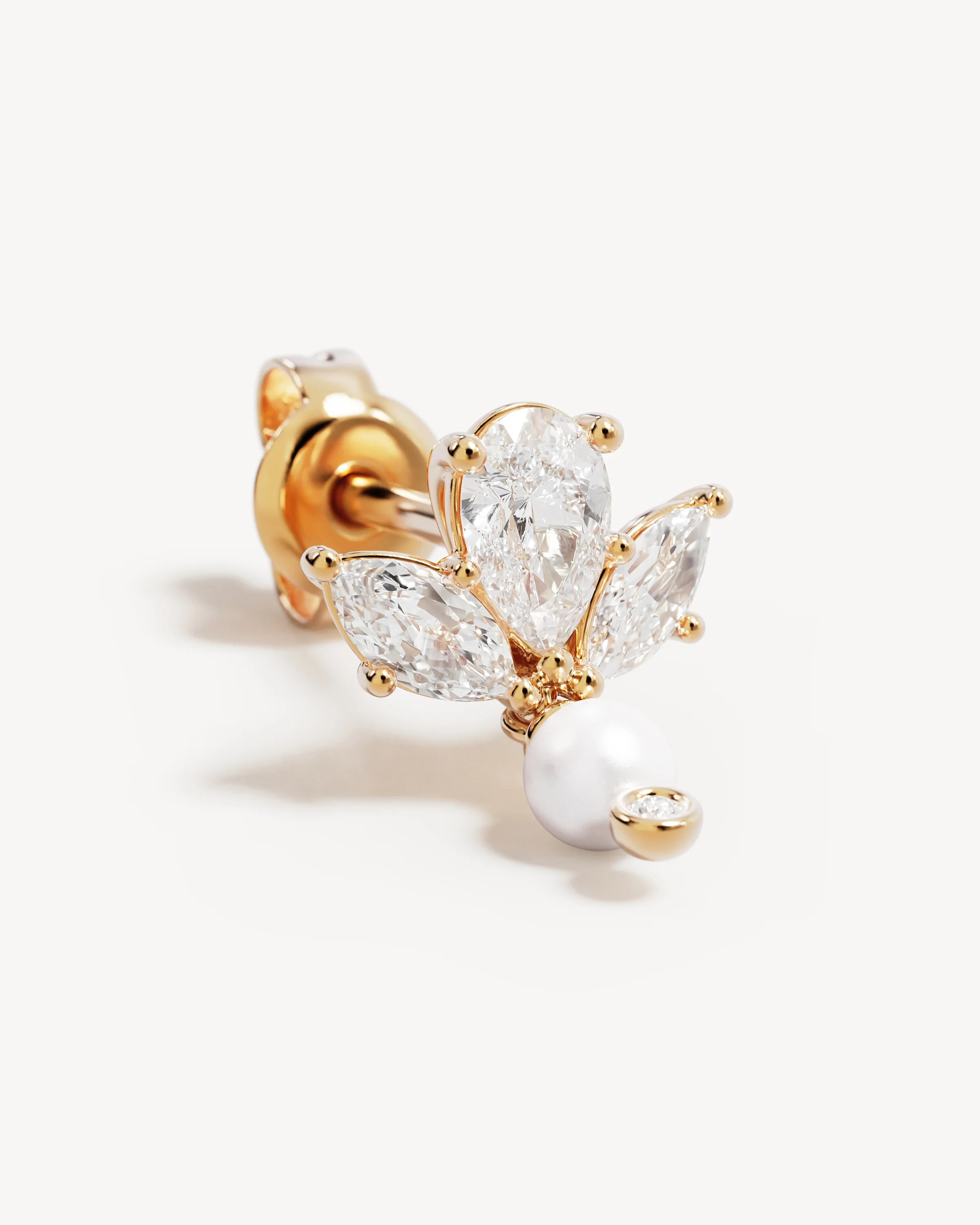 2608-18k-solid-gold-floating-lotus-lab-grown-diamond-pearl-earring-3.webp 18k Solid Gold Floating Lotus Lab-Grown Diamond Pearl Earring