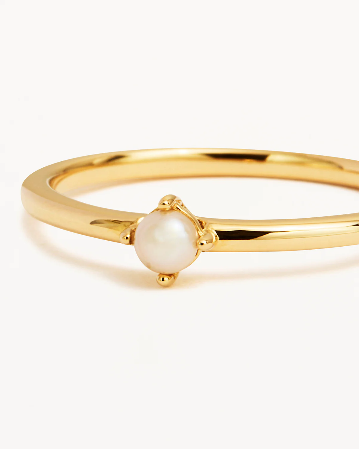 370-14k-solid-gold-serene-pearl-ring-3.webp 14k Solid Gold Serene Pearl Ring