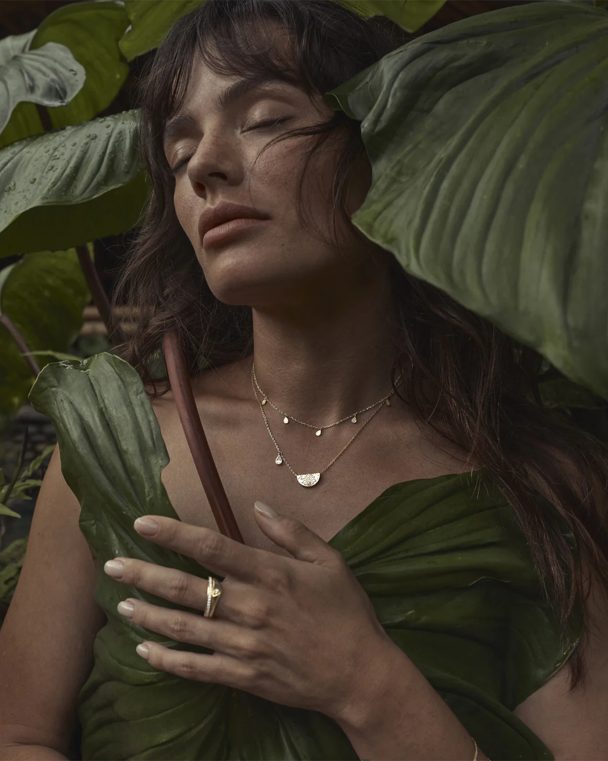 916-18k-gold-vermeil-lotus-birthstone-necklace-august-peridot-6.webp 18k Gold Vermeil Lotus Birthstone Necklace - August - Peridot